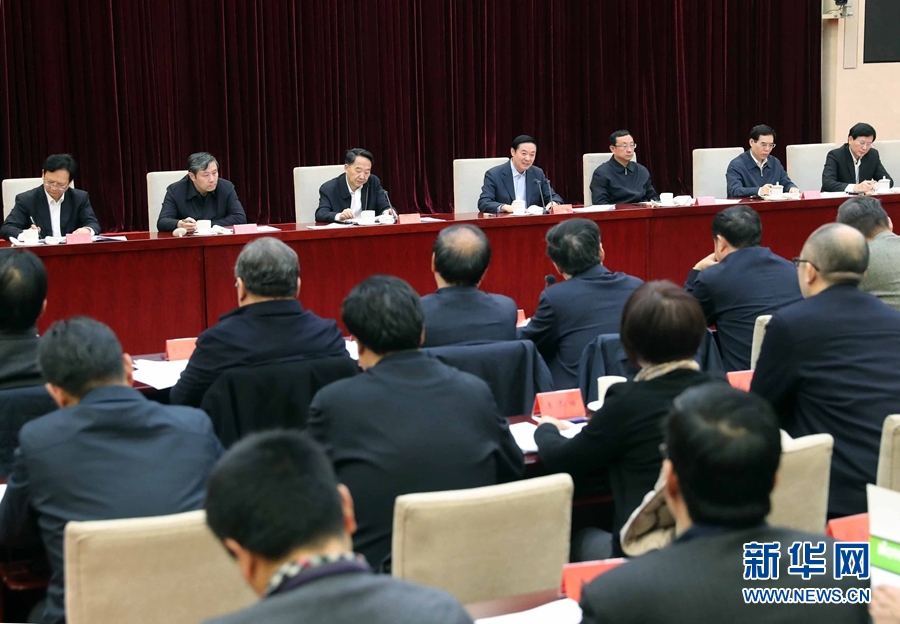 12月10日，中宣部在北京召開學習貫徹習近平總書記在中國文聯十大、中國作協九大開幕式上和會見中國記協第九屆理事會代表時重要講話精神座談會。中共中央政治局委員、中央書記處書記、中宣部部長劉奇葆出席會議并講話。新華社記者 劉衛兵 攝 