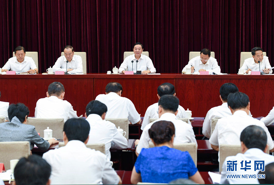 7月28日，中宣部在北京召開(kāi)全國(guó)宣傳部長(zhǎng)專題工作會(huì)議，學(xué)習(xí)貫徹習(xí)近平總書(shū)記在省部級(jí)主要領(lǐng)導(dǎo)干部專題研討班上的重要講話精神。中共中央政治局委員、中央書(shū)記處書(shū)記、中宣部部長(zhǎng)劉奇葆出席會(huì)議并講話。新華社記者張領(lǐng)攝