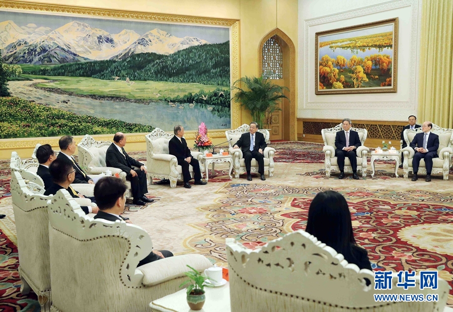 12月11日，全國(guó)政協(xié)主席俞正聲在北京人民大會(huì)堂會(huì)見(jiàn)新黨主席郁慕明率領(lǐng)的新黨大陸訪問(wèn)團(tuán)。 新華社記者 劉衛(wèi)兵 攝