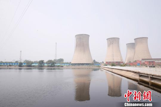 按照規劃，位于首鋼園區內的滑雪大跳臺建成后將成為世界首例永久保留和使用的單板大跳臺場地。圖為單板大跳臺選址所在地?！№n海丹 攝