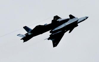 “殲-20，你不要飛得那么快……”