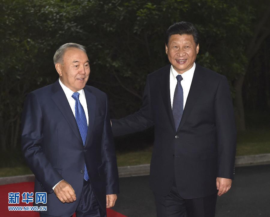  5月19日，中國國家主席習近平在上海同哈薩克斯坦總統納扎爾巴耶夫舉行會談。這是會談前，習近平在上海西郊會議中心廣場為納扎爾巴耶夫舉行歡迎儀式。新華社記者 馬占成 攝 